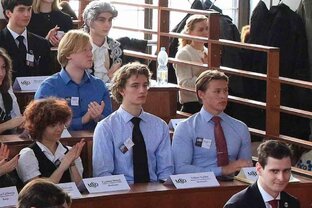 Zväčšiť fotografiu - Modelový súdny dvor