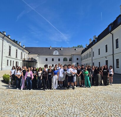 Exkurzia Arborétum Tesárske Mlyňany, Apponyiho knižnica Oponice